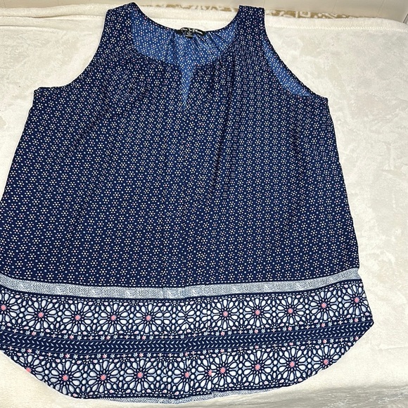 Blue and White Geometric Sleeveless Tank Top - Picture 1 of 8